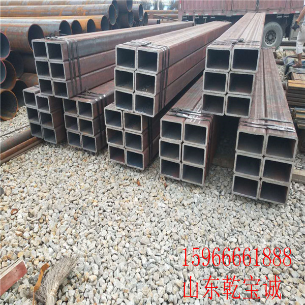 随着方管焊合室深度的增加，炸合面的静水压力逐渐增大